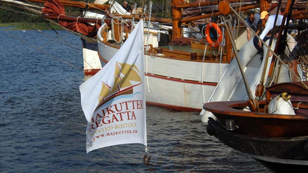 The ensign of the Hajkutter Festival blows on all ships.