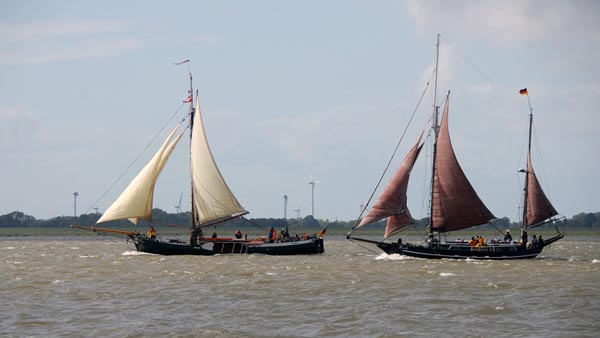 "Frieda" und "Thordis", segeln bei herrlichem Wind und auch einmal Sonne.