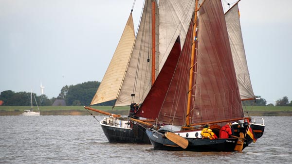 "Melpomene" und "Wanderschaft", auf dem Weg zur Wendetonne.