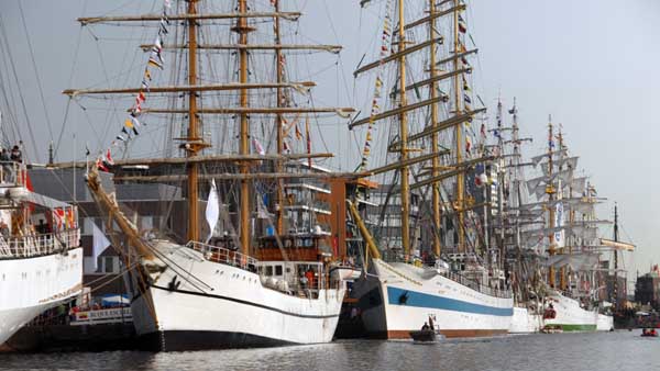 Segelschulschiffe im Neuen Hafen