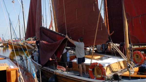 Rigging the boats in the harbour of Bodstedt