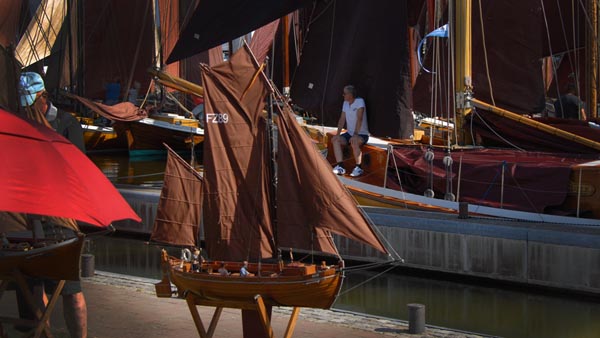 Model of a Zeesenboat in the harbour of Bodstedt