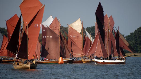 Zeesenboats tacking at the buoy